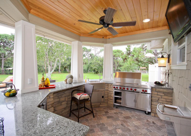 Дизайн кухни в коттедже