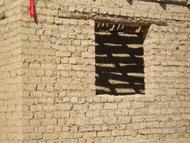 Кирпич-сырец.