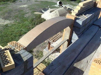 Кирпичная арка.