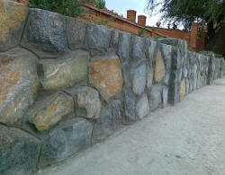 Кладка из булыжника.