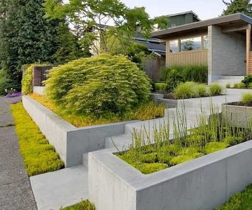 Подпорная стена на участке.